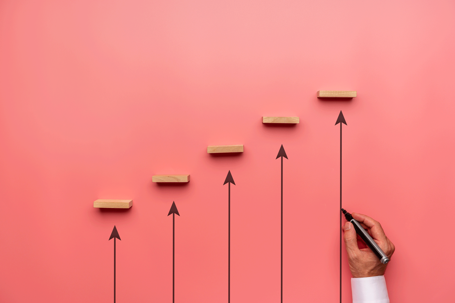 Fontes para o Instagram: Guia Completo para Personalizar Seu Perfil em 2025 3 A imagem de um gráfico de crescimento sendo construído, com uma mão desenhando o caminho. Isso sugere a evolução e a otimização contínua. Pode ser usado para indicar que, ao explorar diferentes 'fontes para o Instagram', você está dando passos importantes para melhorar seu conteúdo e seu desempenho.