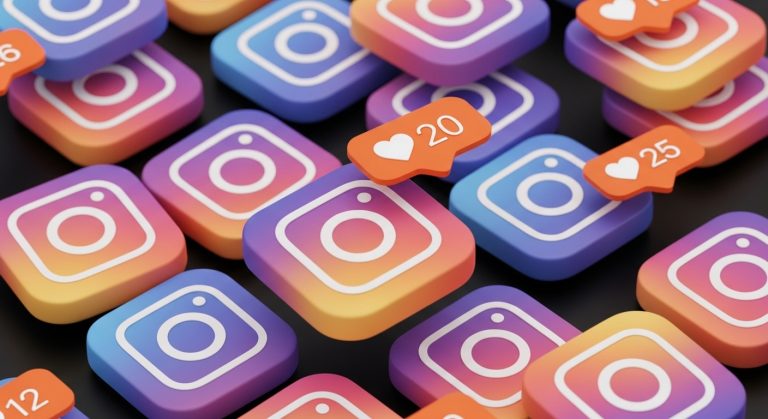 Vários ícones do Instagram jogados um por cima do outro simbolizando o engajamento depois de comprar seguidores